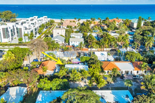 2 Kenmore Lane, Boynton Beach, FL 33435