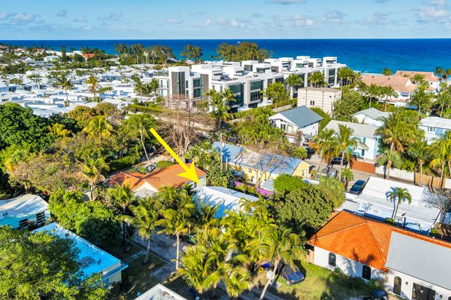 2 Kenmore Lane, Boynton Beach, FL 33435