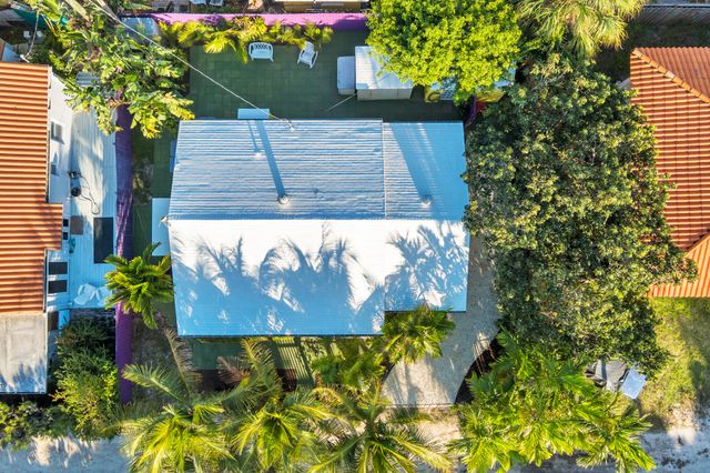 2 Kenmore Lane, Boynton Beach, FL 33435