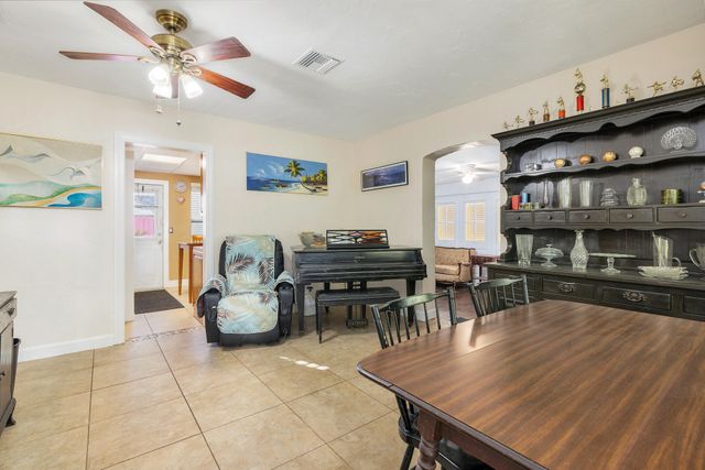 2 Kenmore Lane, Boynton Beach, FL 33435