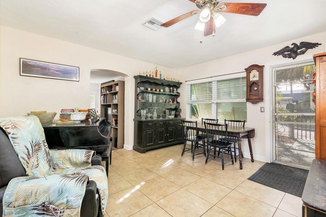 2 Kenmore Lane, Boynton Beach, FL 33435