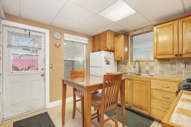 2 Kenmore Lane, Boynton Beach, FL 33435