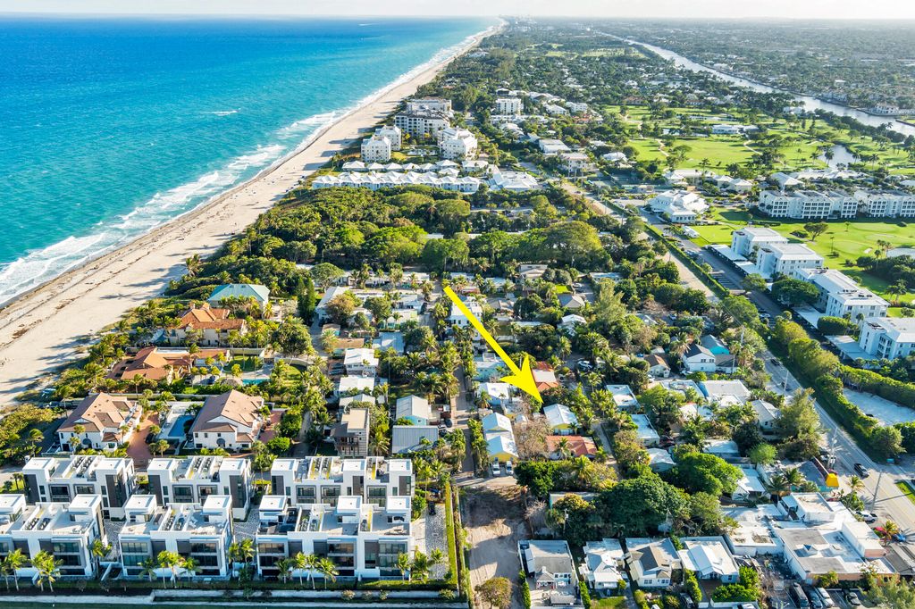 2 Kenmore Lane, Boynton Beach, FL 33435