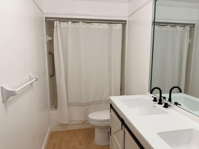 3040 NE 16th Ave 402, Oakland Park, FL 33334