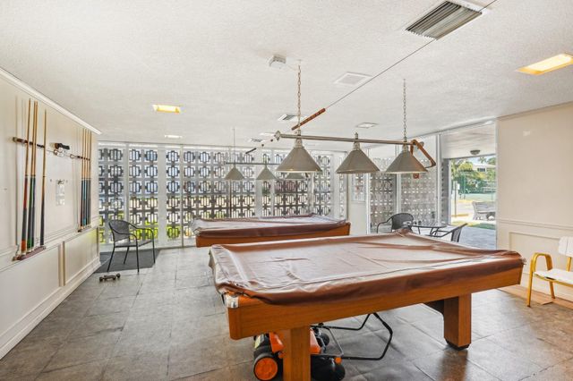 3040 NE 16th Ave 402, Oakland Park, FL 33334