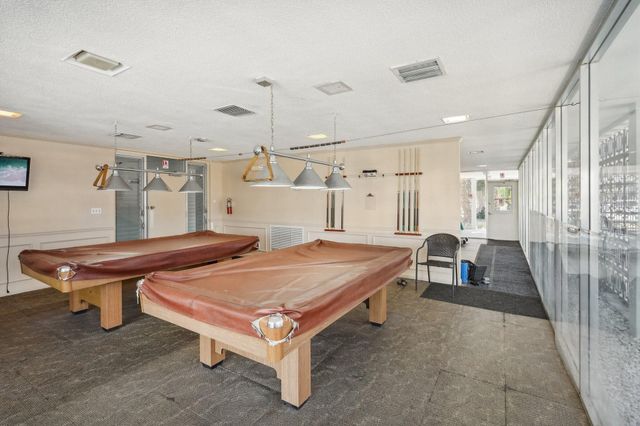 3040 NE 16th Ave 402, Oakland Park, FL 33334