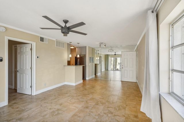 3040 NE 16th Ave 402, Oakland Park, FL 33334