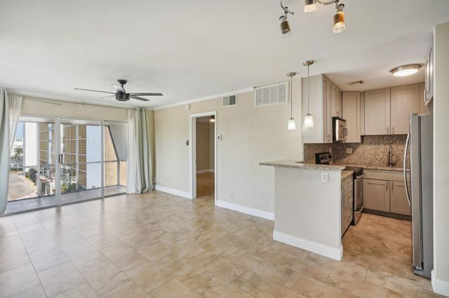 3040 NE 16th Ave 402, Oakland Park, FL 33334