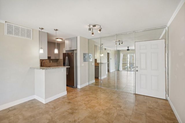 3040 NE 16th Ave 402, Oakland Park, FL 33334