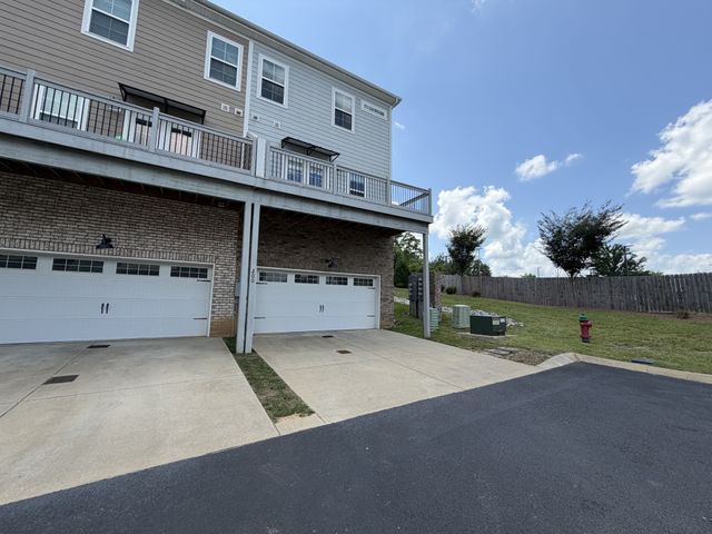 200 Kinsale Dr, Spring Hill, TN 37174
