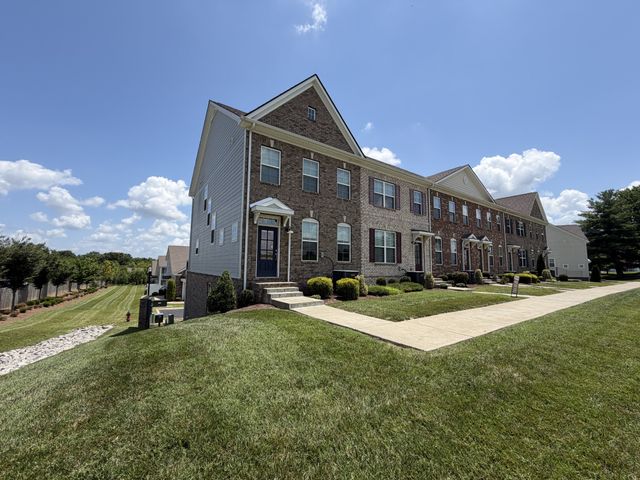200 Kinsale Dr, Spring Hill, TN 37174