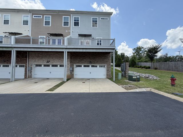 200 Kinsale Dr, Spring Hill, TN 37174