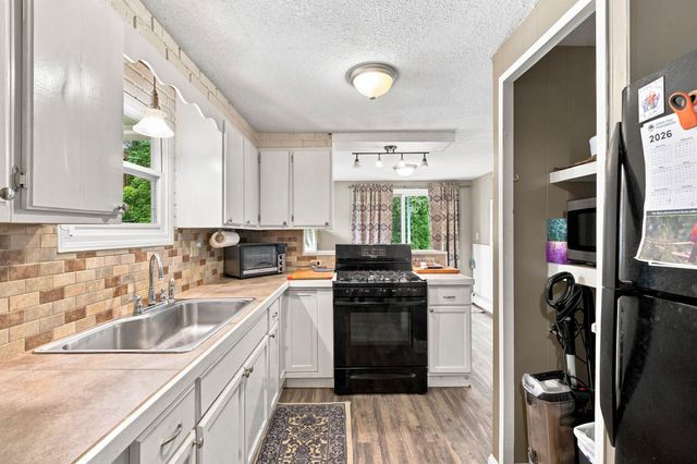 306 Stinson Lake Road, Rumney, NH 03266