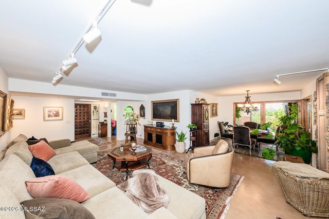 6315 N Calle Del Caballo, Tucson, AZ 85718