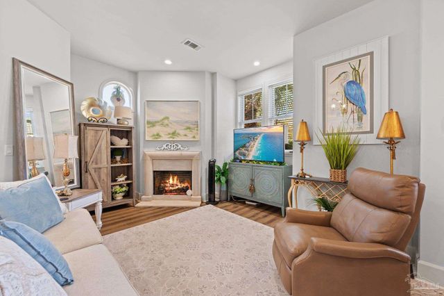 217 W Jackson St 12, Pensacola, FL 32501