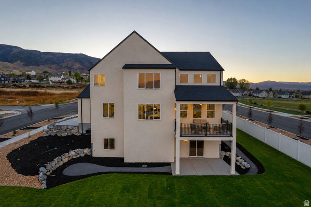 Image 3 of property listing at 3472 S KILLDEER DR, Saratoga Springs, UT 84045