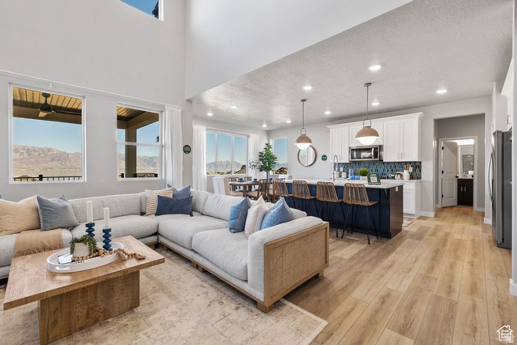 Image 6 of property listing at 3472 S KILLDEER DR, Saratoga Springs, UT 84045