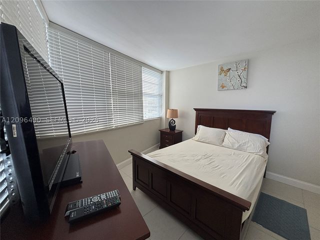 801 Brickell Bay Dr 1265, Miami, FL 33131