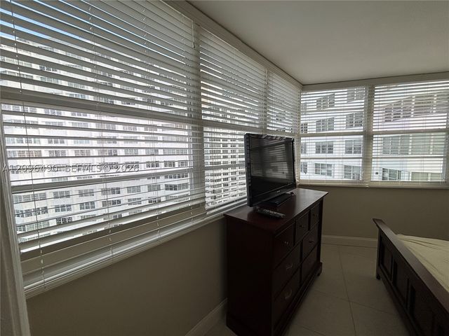 801 Brickell Bay Dr 1265, Miami, FL 33131