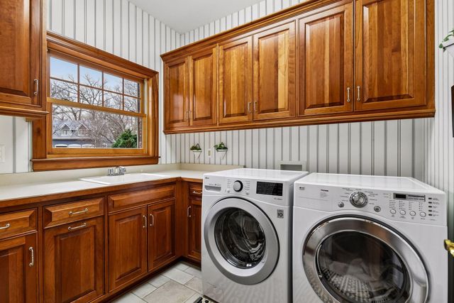 8662 Great Waters Alcove, Eden Prairie, MN 55347