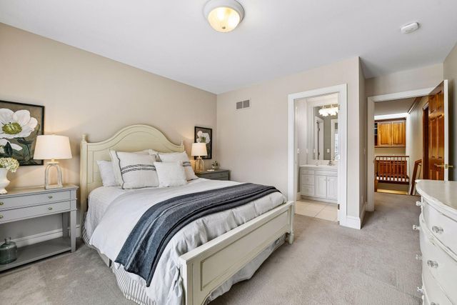 8662 Great Waters Alcove, Eden Prairie, MN 55347