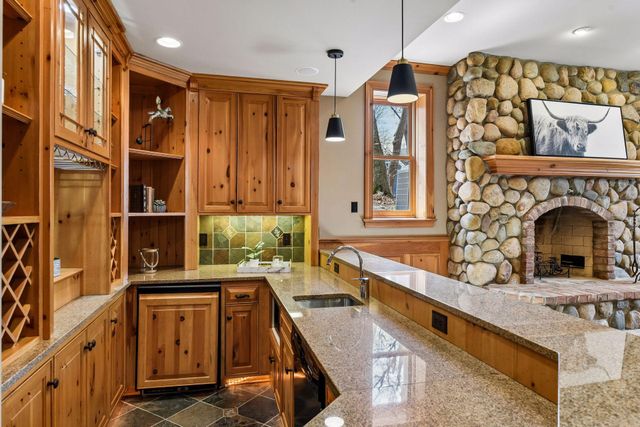 8662 Great Waters Alcove, Eden Prairie, MN 55347