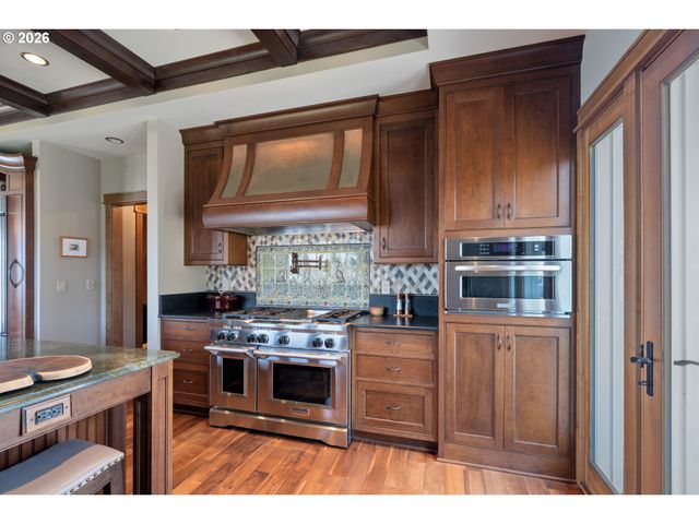 280 FALL CREEK Dr, Tillamook, OR 97141