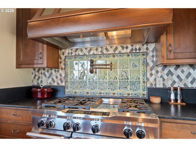 280 FALL CREEK Dr, Tillamook, OR 97141