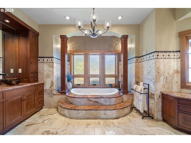 280 FALL CREEK Dr, Tillamook, OR 97141