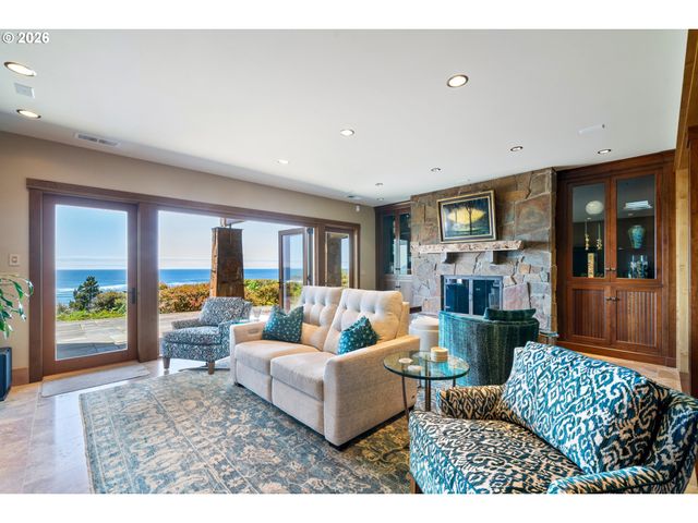 280 FALL CREEK Dr, Tillamook, OR 97141