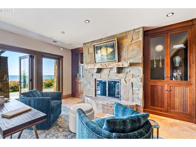 280 FALL CREEK Dr, Tillamook, OR 97141