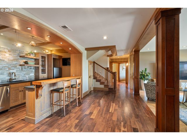 280 FALL CREEK Dr, Tillamook, OR 97141