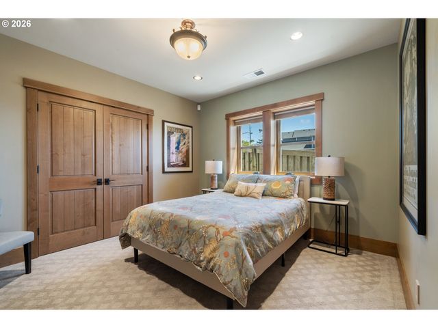 280 FALL CREEK Dr, Tillamook, OR 97141