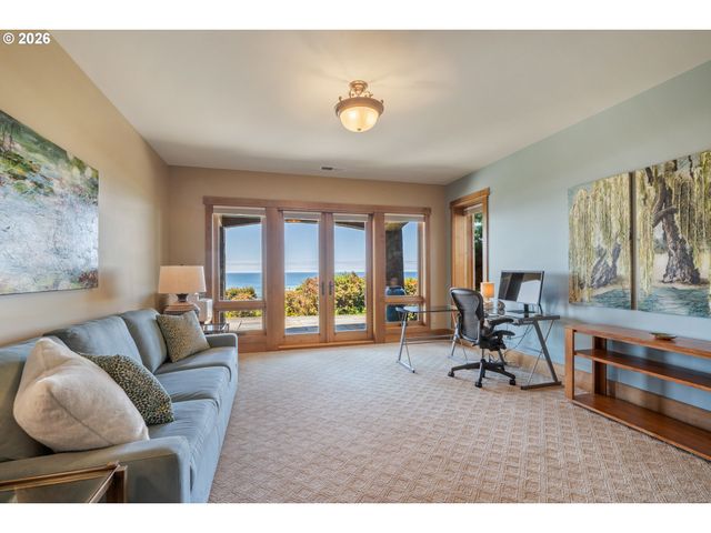 280 FALL CREEK Dr, Tillamook, OR 97141