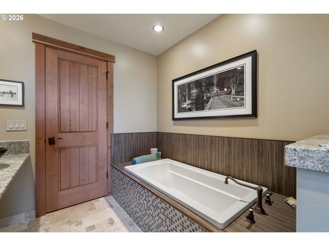 280 FALL CREEK Dr, Tillamook, OR 97141