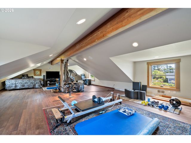 280 FALL CREEK Dr, Tillamook, OR 97141