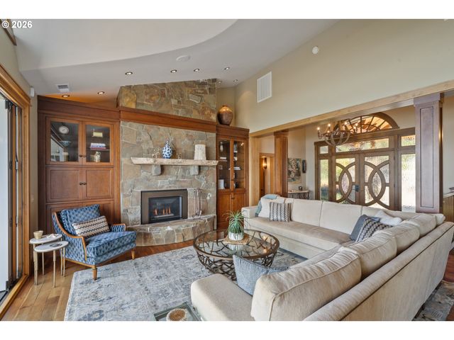 280 FALL CREEK Dr, Tillamook, OR 97141