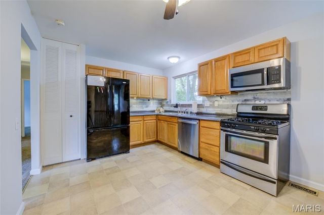 3215 Janton Lane, St Charles, MO 63301