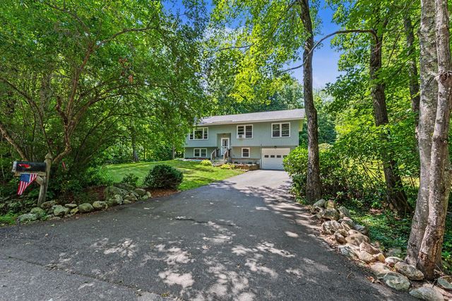 14 Tomahawk Drive, Merrimack, NH 03054