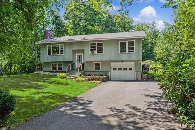 14 Tomahawk Drive, Merrimack, NH 03054
