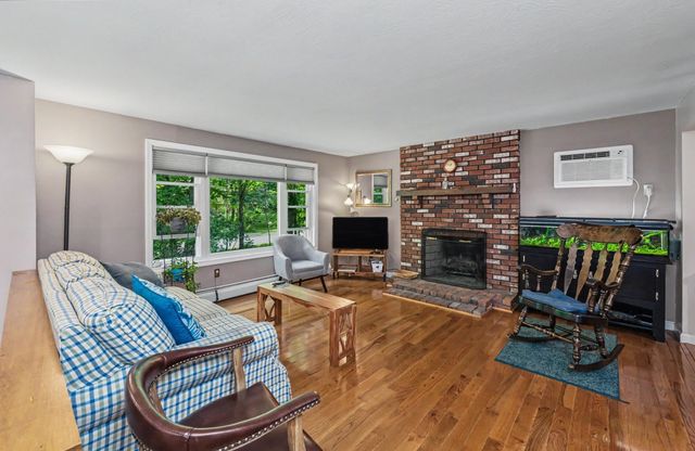 14 Tomahawk Drive, Merrimack, NH 03054