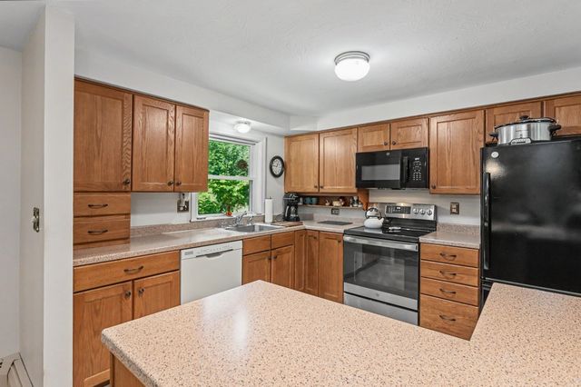 14 Tomahawk Drive, Merrimack, NH 03054