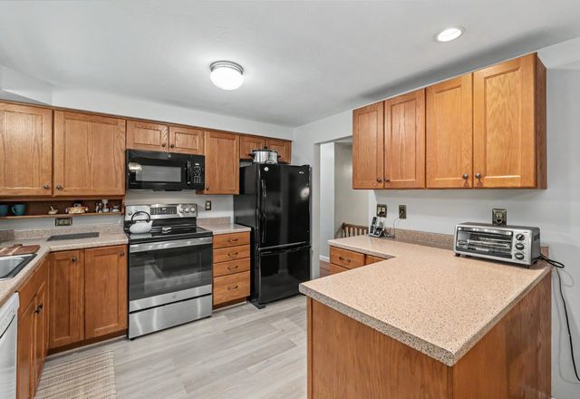 14 Tomahawk Drive, Merrimack, NH 03054