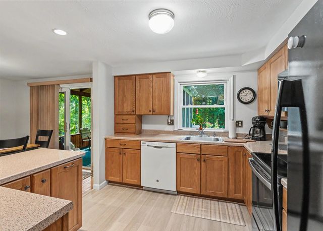 14 Tomahawk Drive, Merrimack, NH 03054