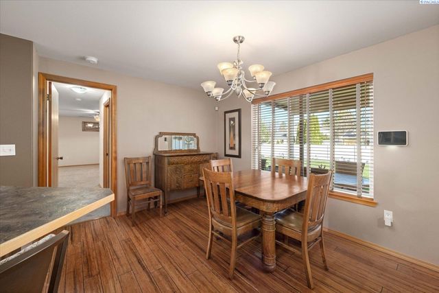 2302 W 20th Ave., Kennewick, WA 99337