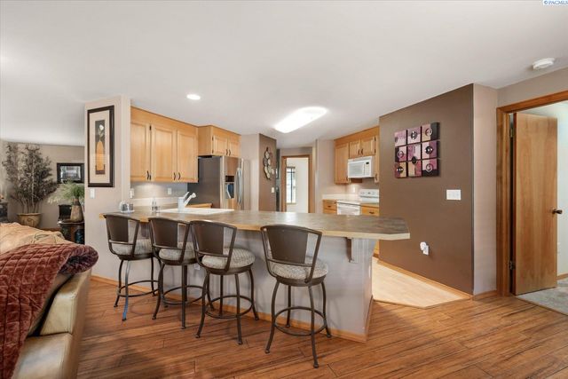 2302 W 20th Ave., Kennewick, WA 99337