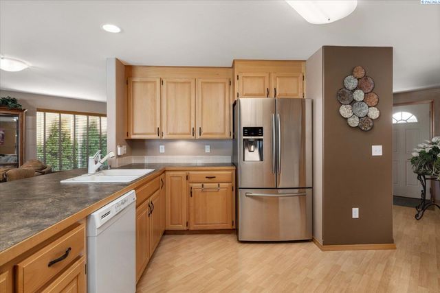 2302 W 20th Ave., Kennewick, WA 99337