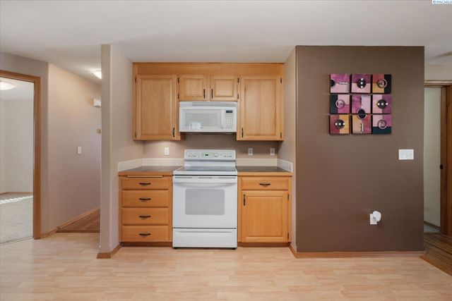 2302 W 20th Ave., Kennewick, WA 99337