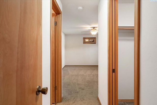 2302 W 20th Ave., Kennewick, WA 99337