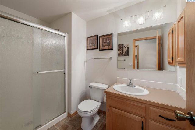 2302 W 20th Ave., Kennewick, WA 99337